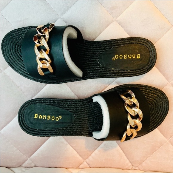 ✨Host pick✨ Bamboo Black Slides with Golden Chunky Chain Accent sz 7/7.5 - Picture 4 of 8
